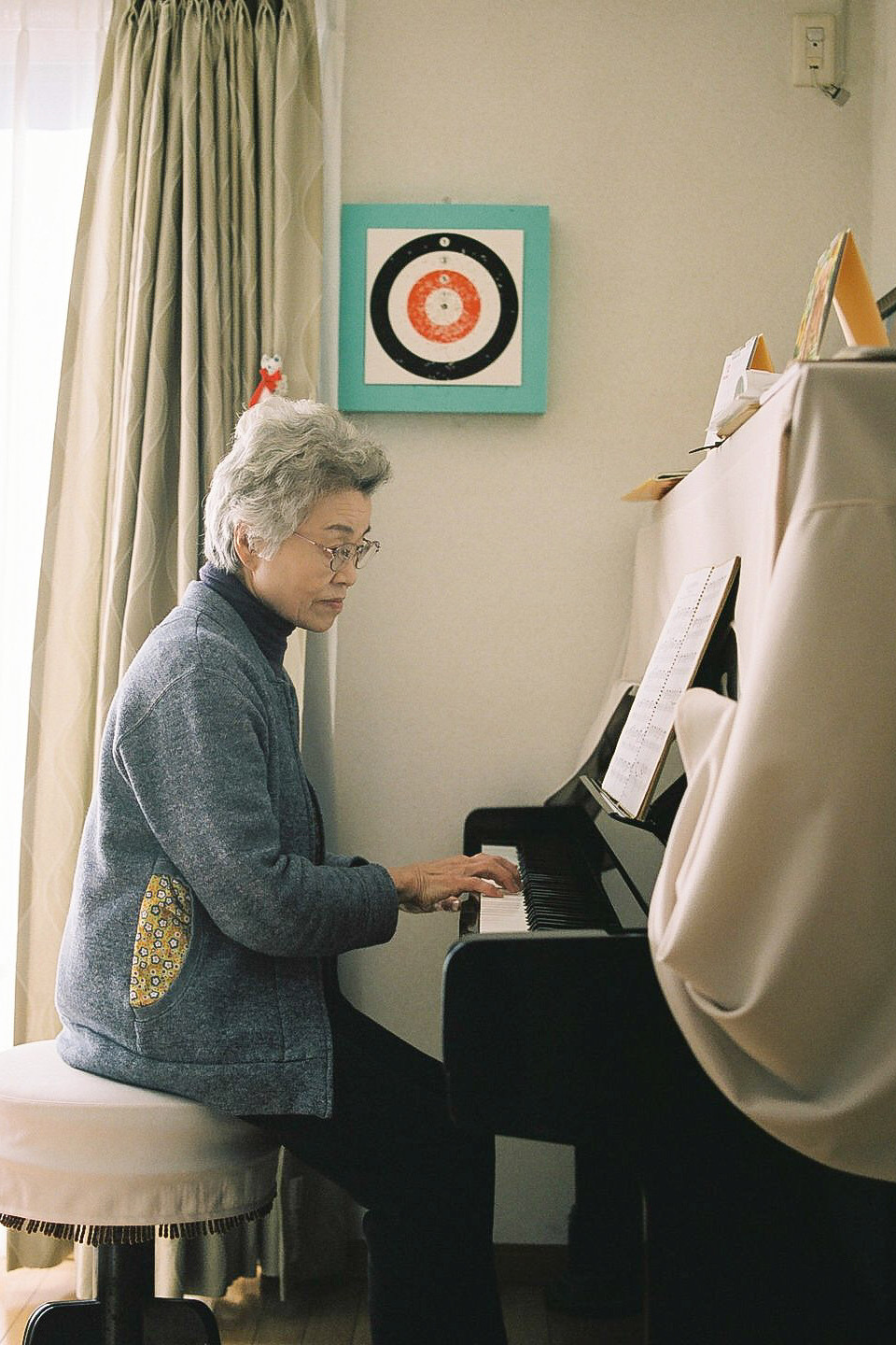 ピアノを弾く祖母