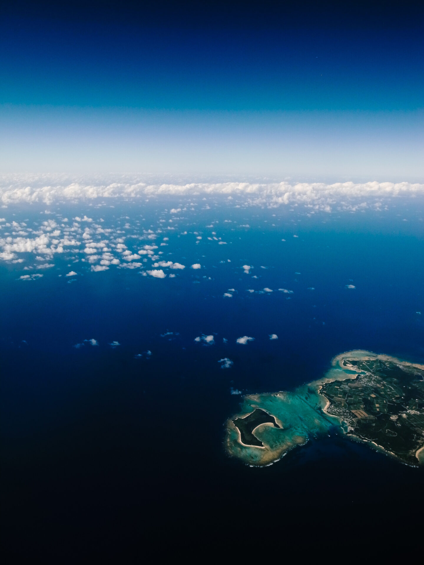 空から見た海と島のRICOH GR DIGITAL IVの作例
