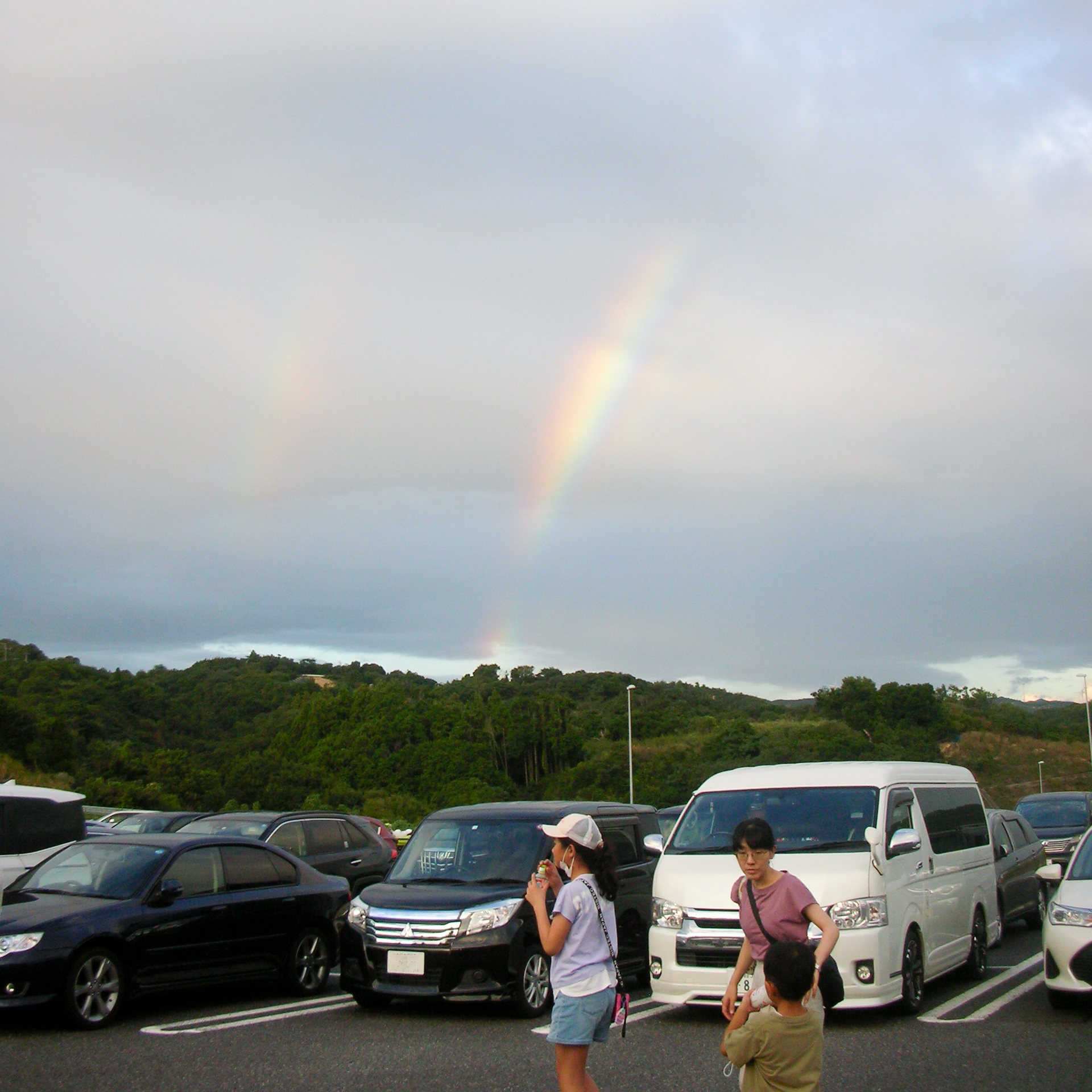 SANYO Xacti DMX-HD2000撮影の作例 駐車場から見る虹